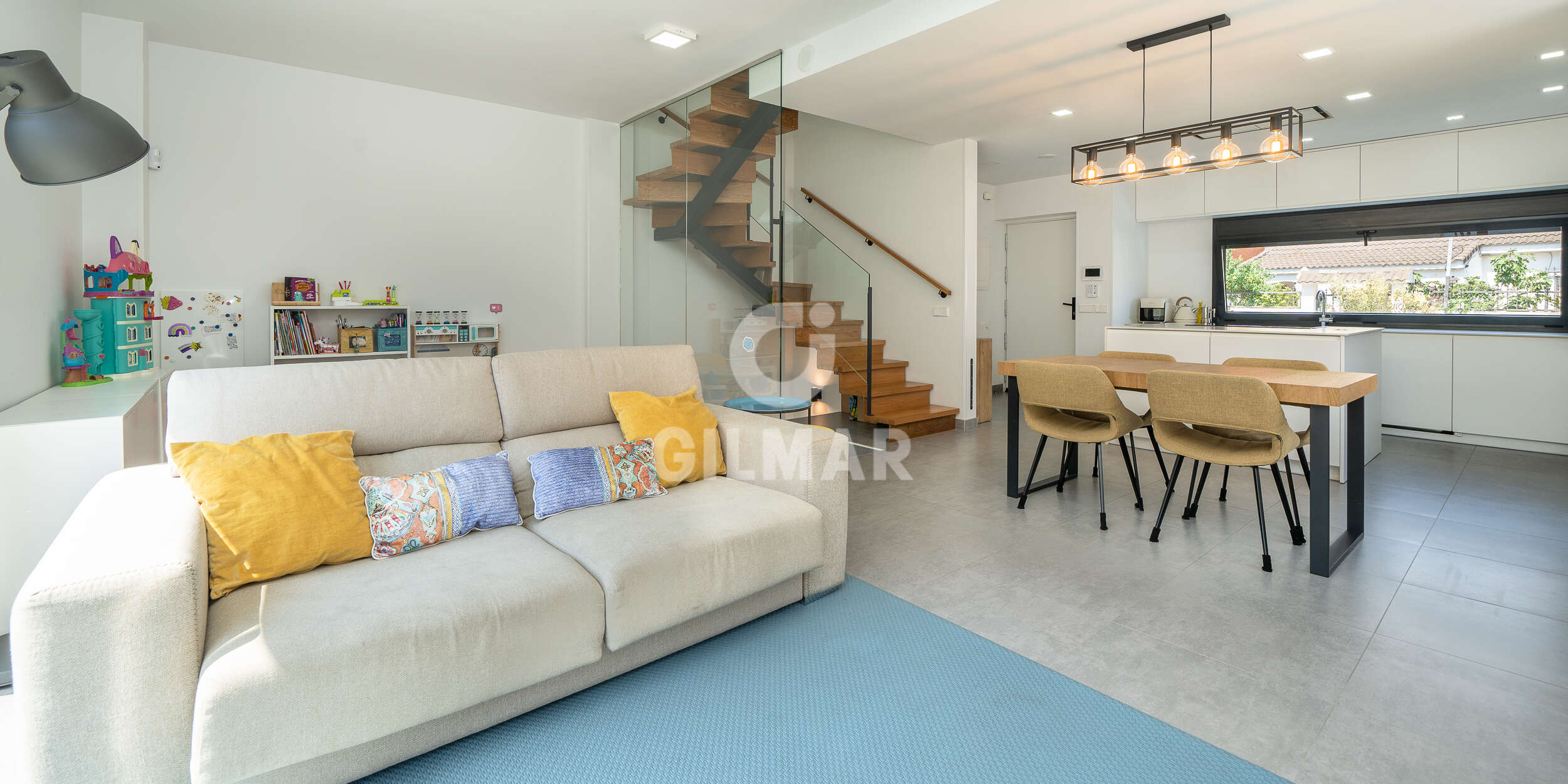 Photo of Semi-detached house