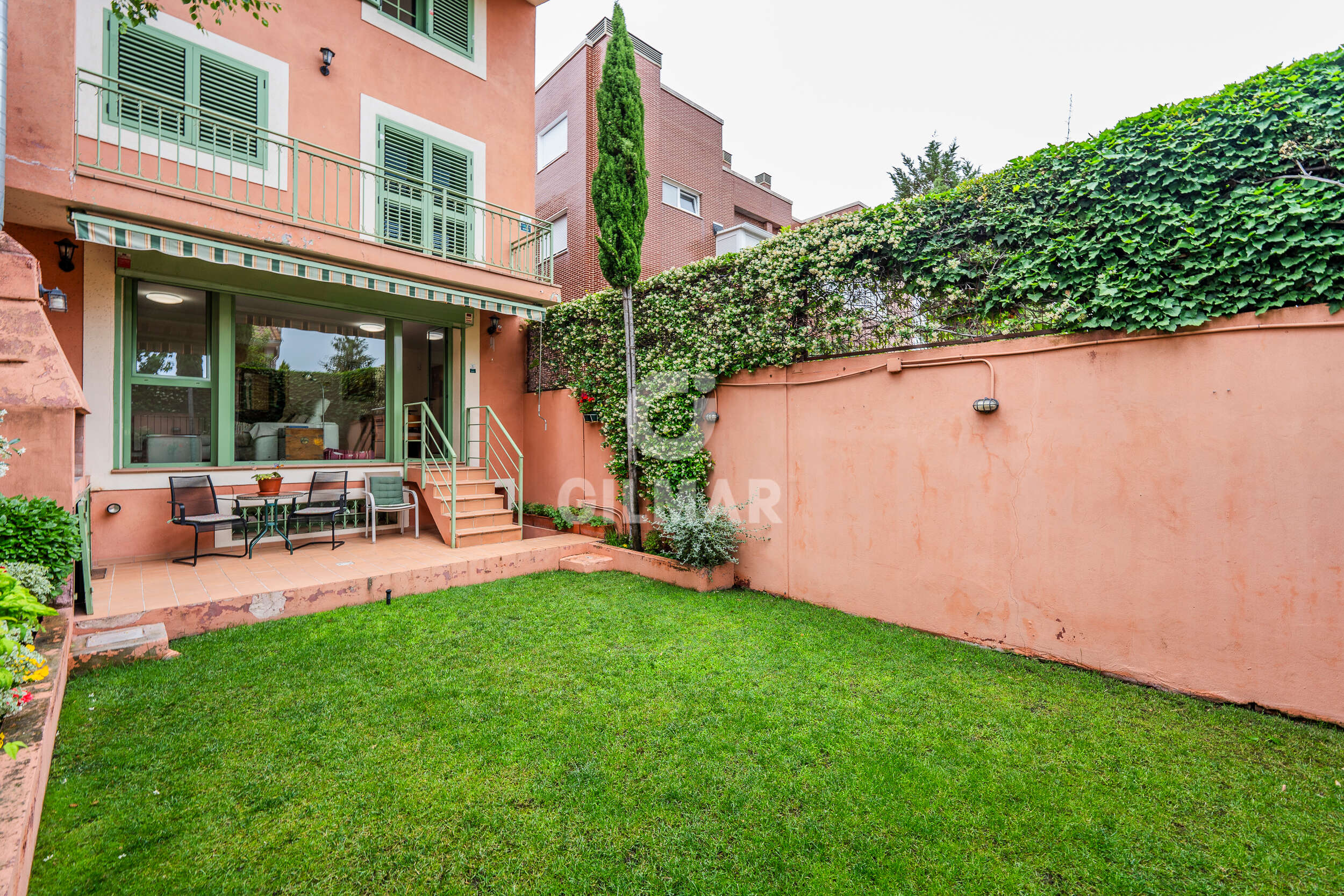 Photo of Semi-detached house