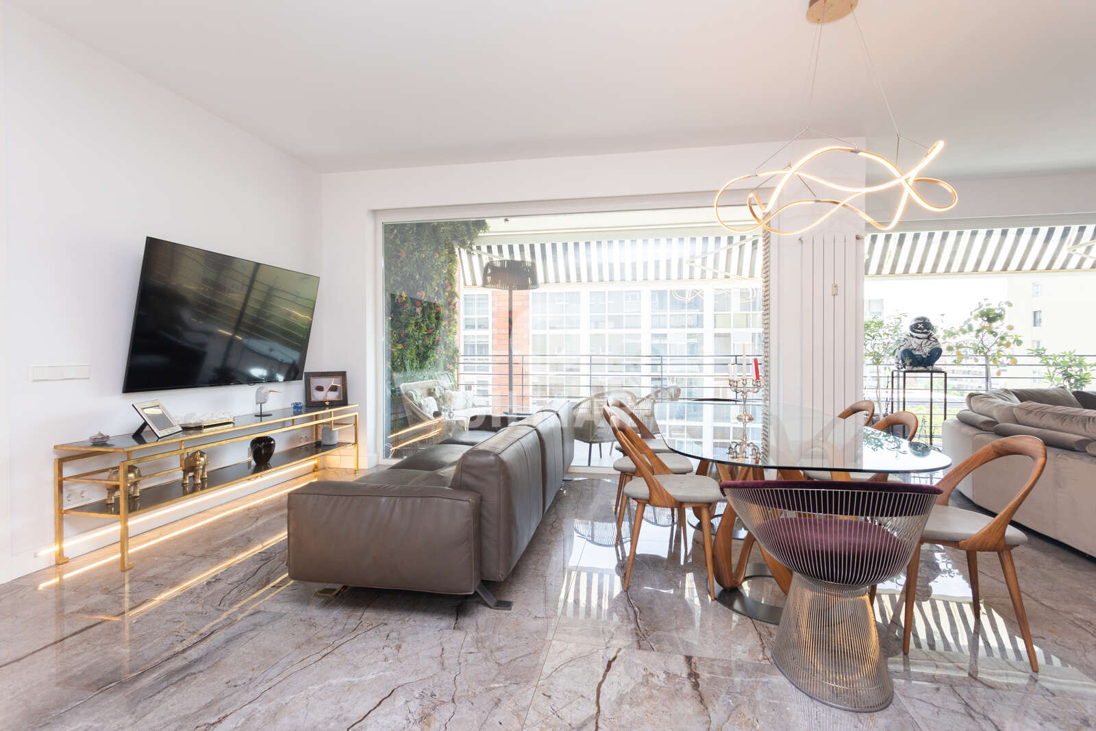 Property slider Gilmar