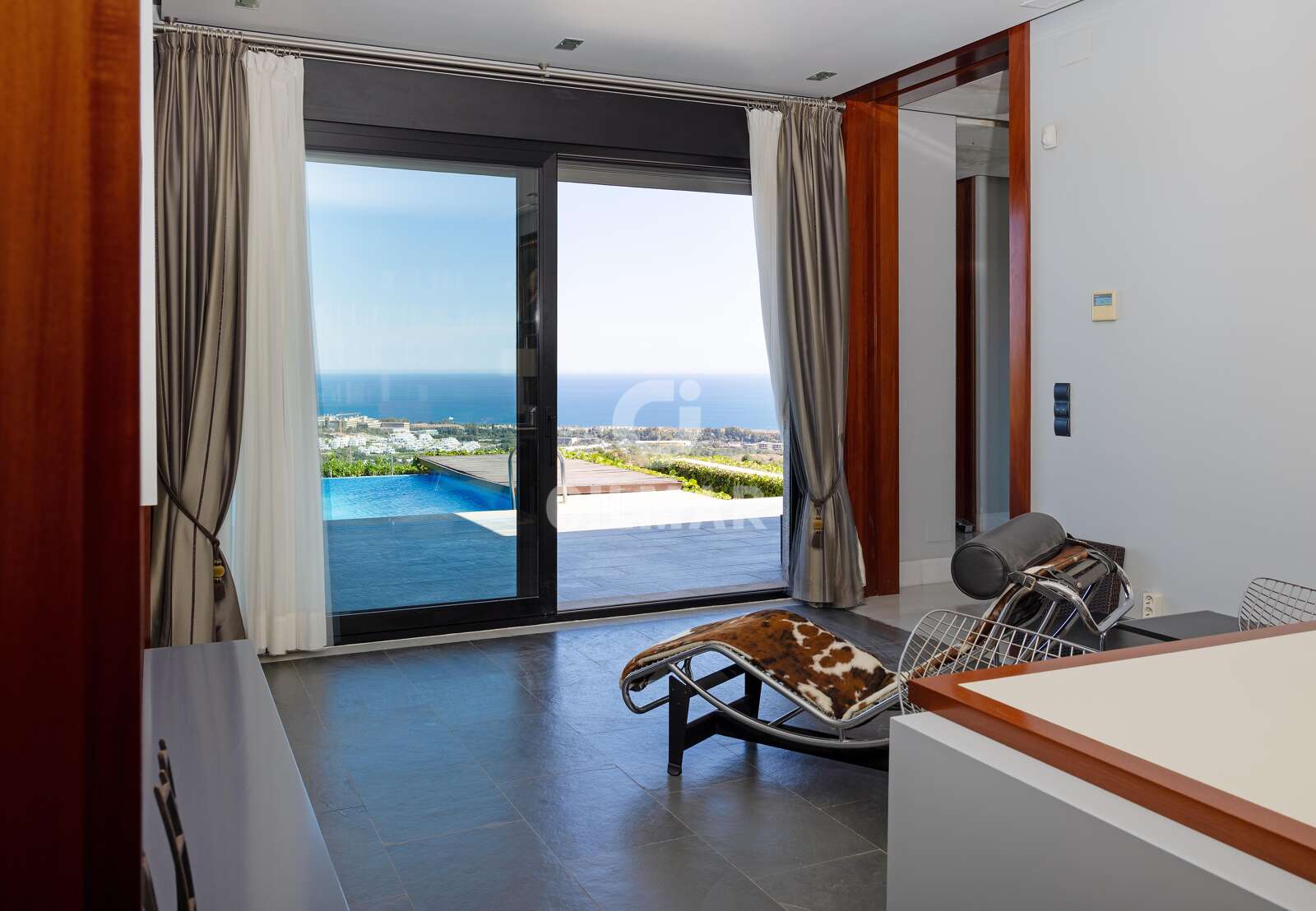 Property slider Gilmar