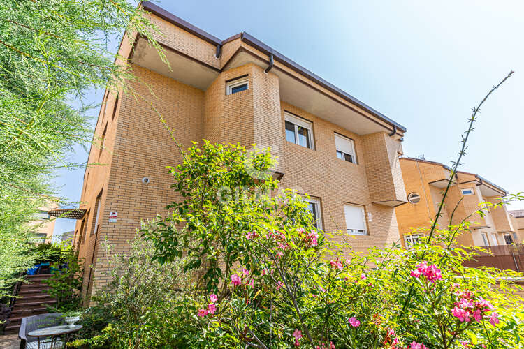 Chalet Pareado en venta en Villanueva de La Cañada – Madrid | Gilmar