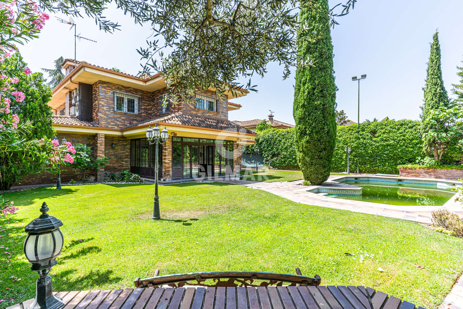 Property slider Gilmar