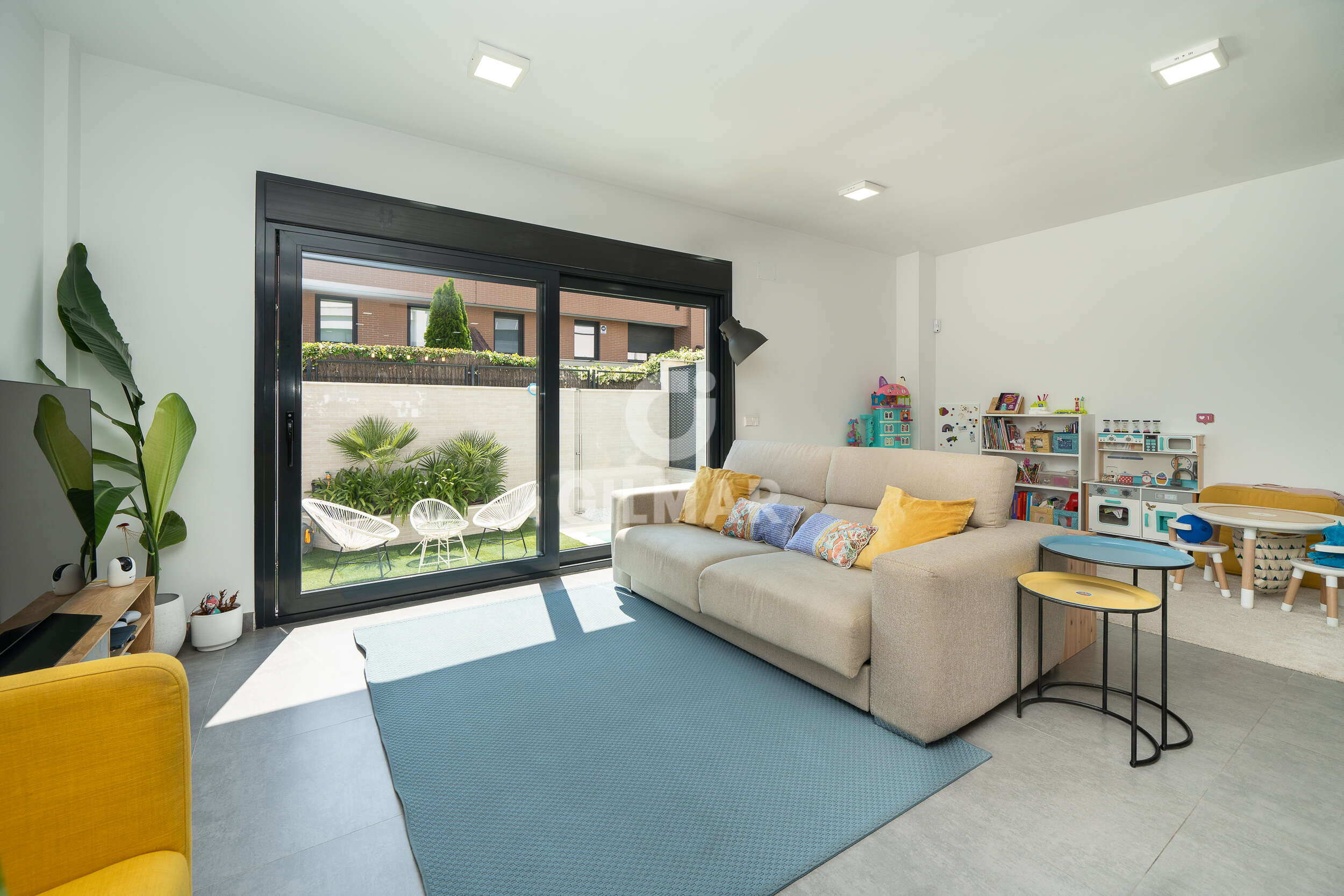 Photo of Semi-detached house