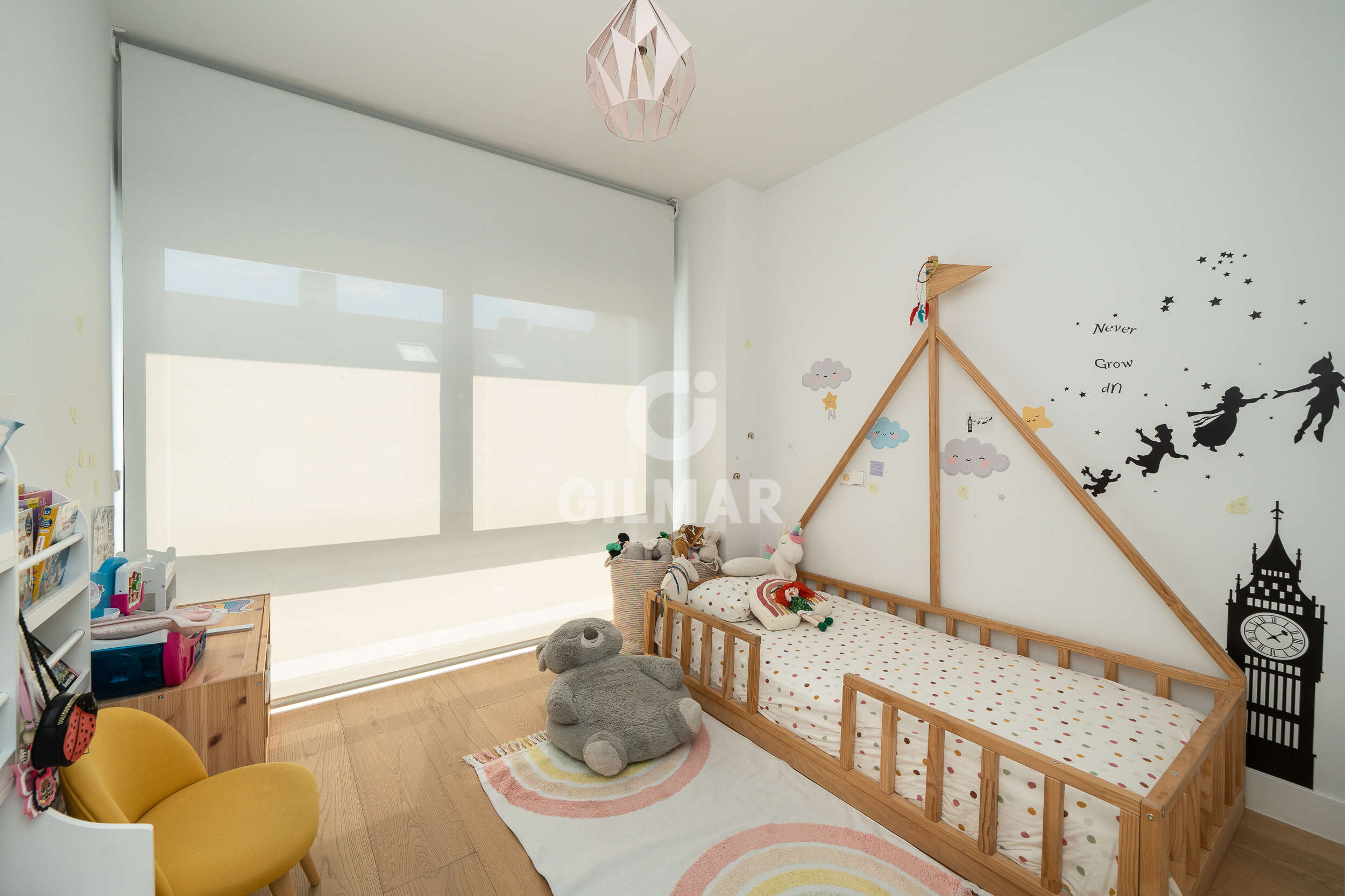 Photo of Semi-detached house