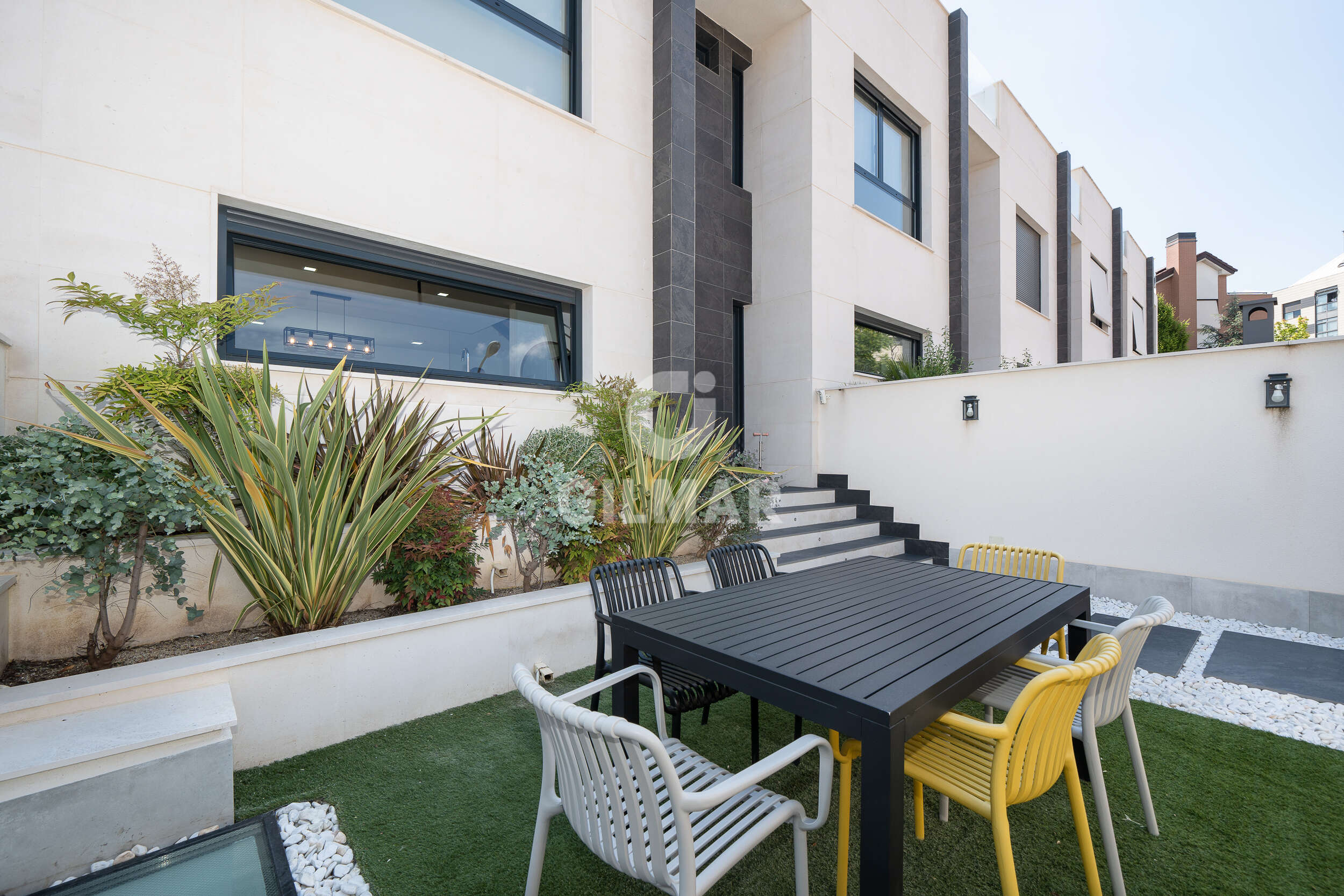 Photo of Semi-detached house