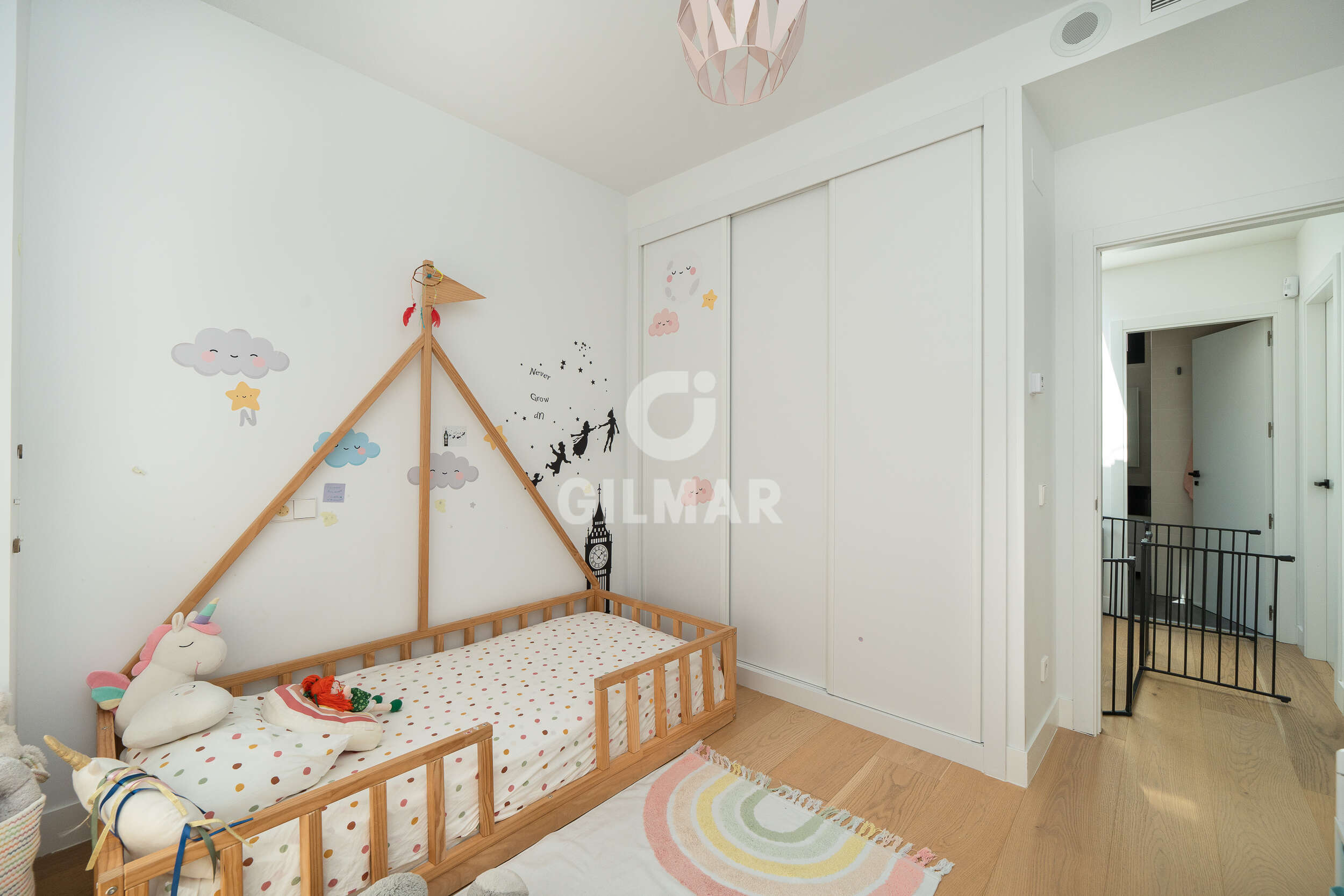 Photo of Semi-detached house