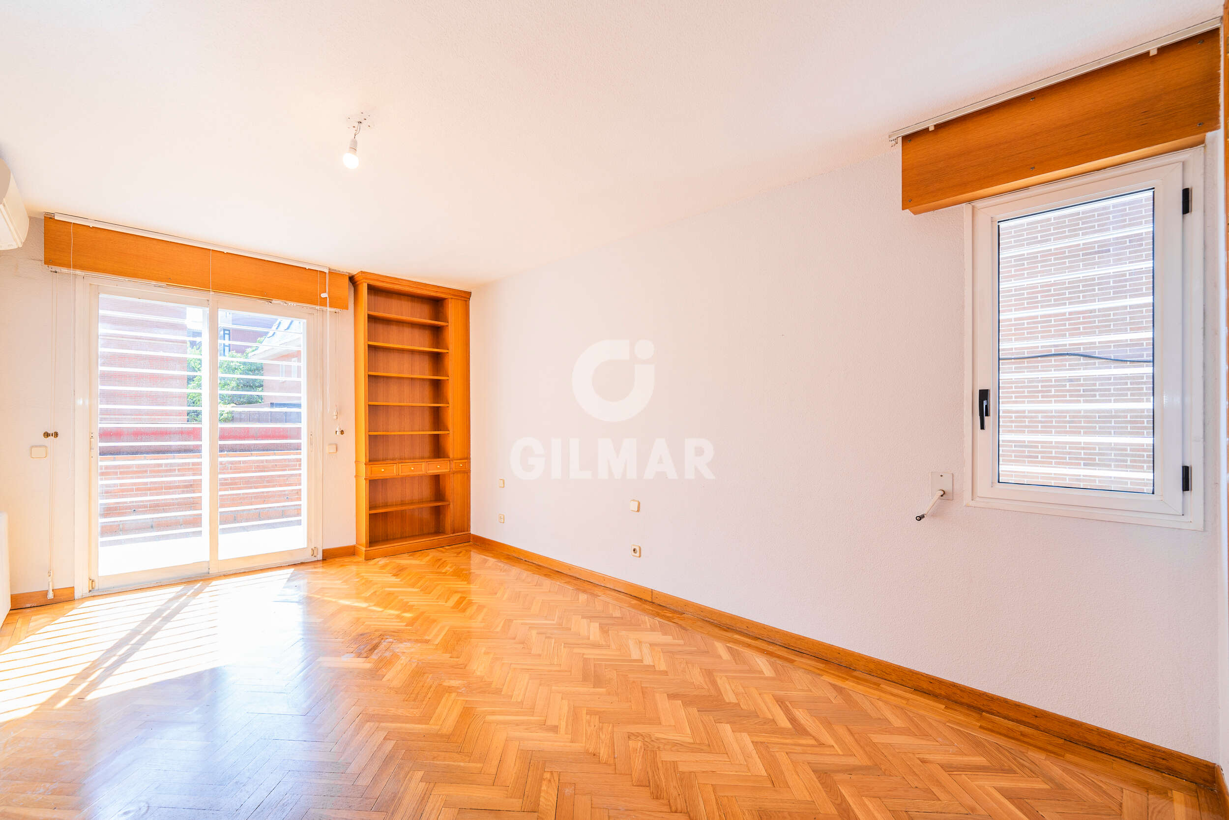 Photo of Semi-detached house