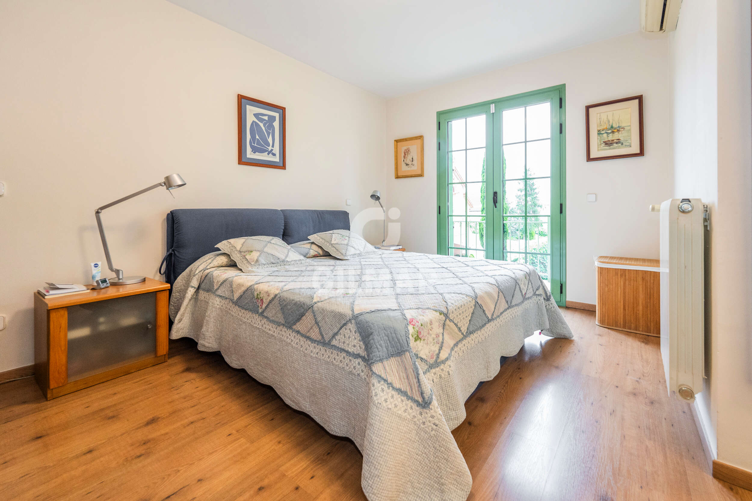 Photo of Semi-detached house