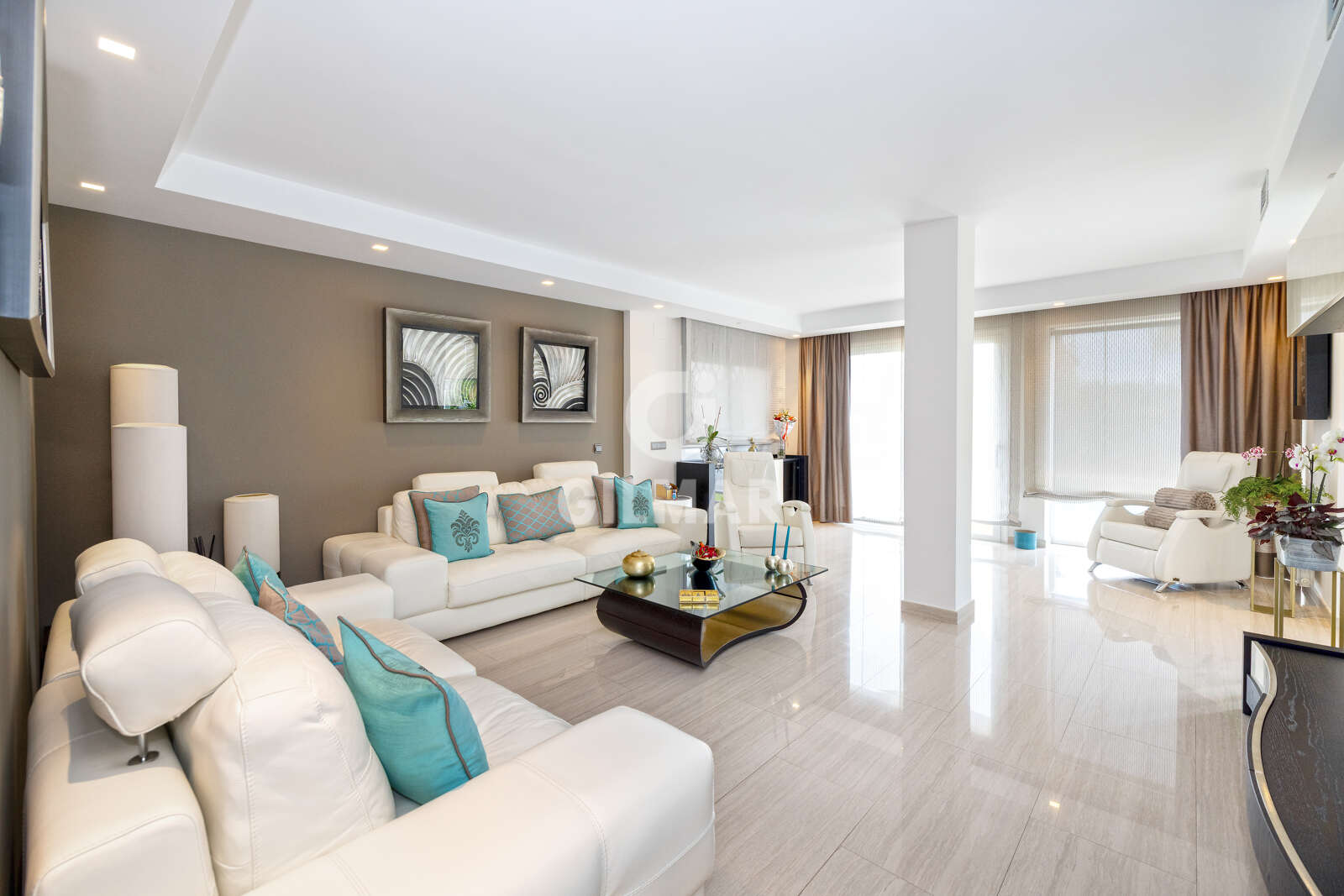 Property slider Gilmar