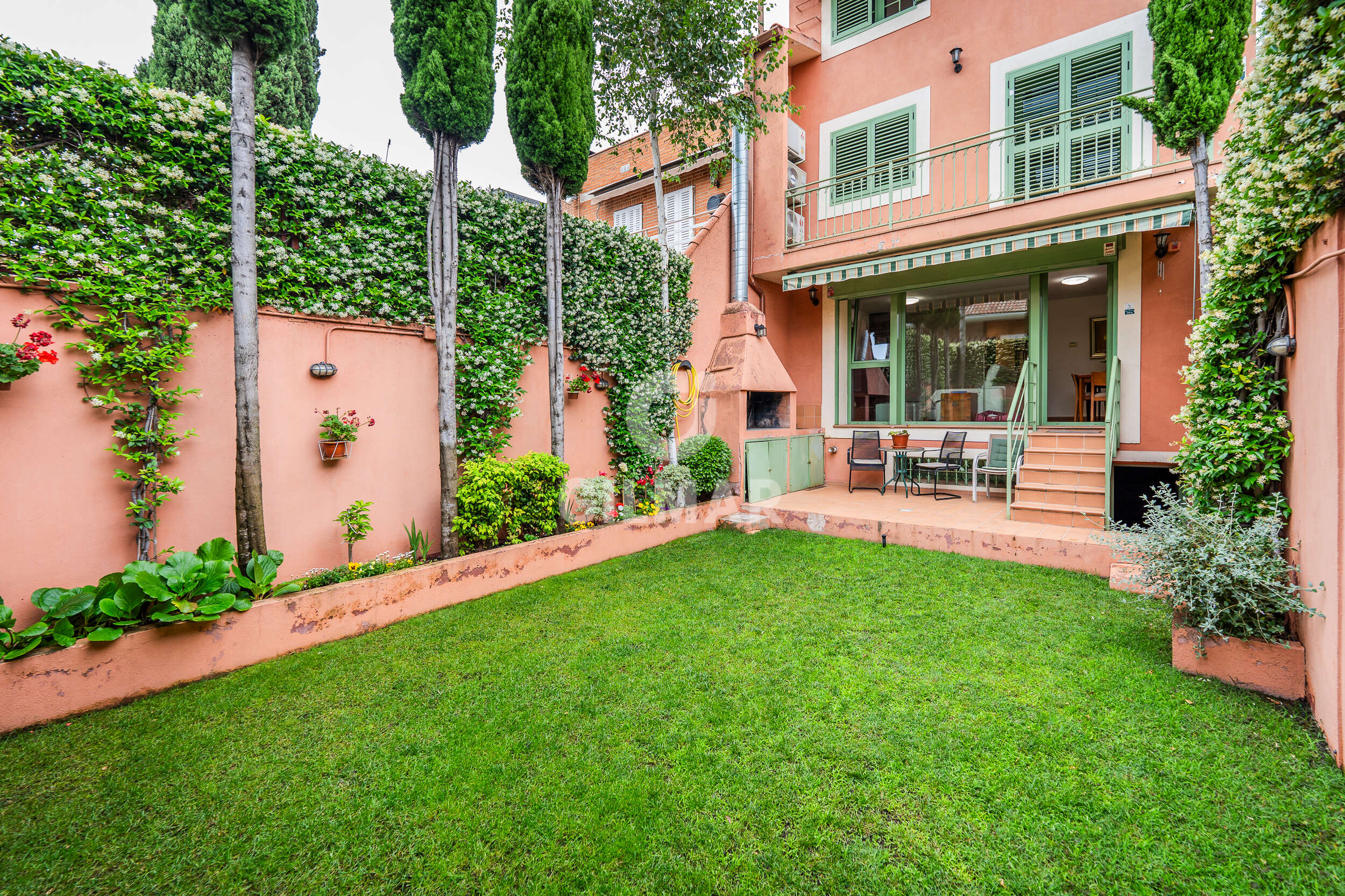 Photo of Semi-detached house