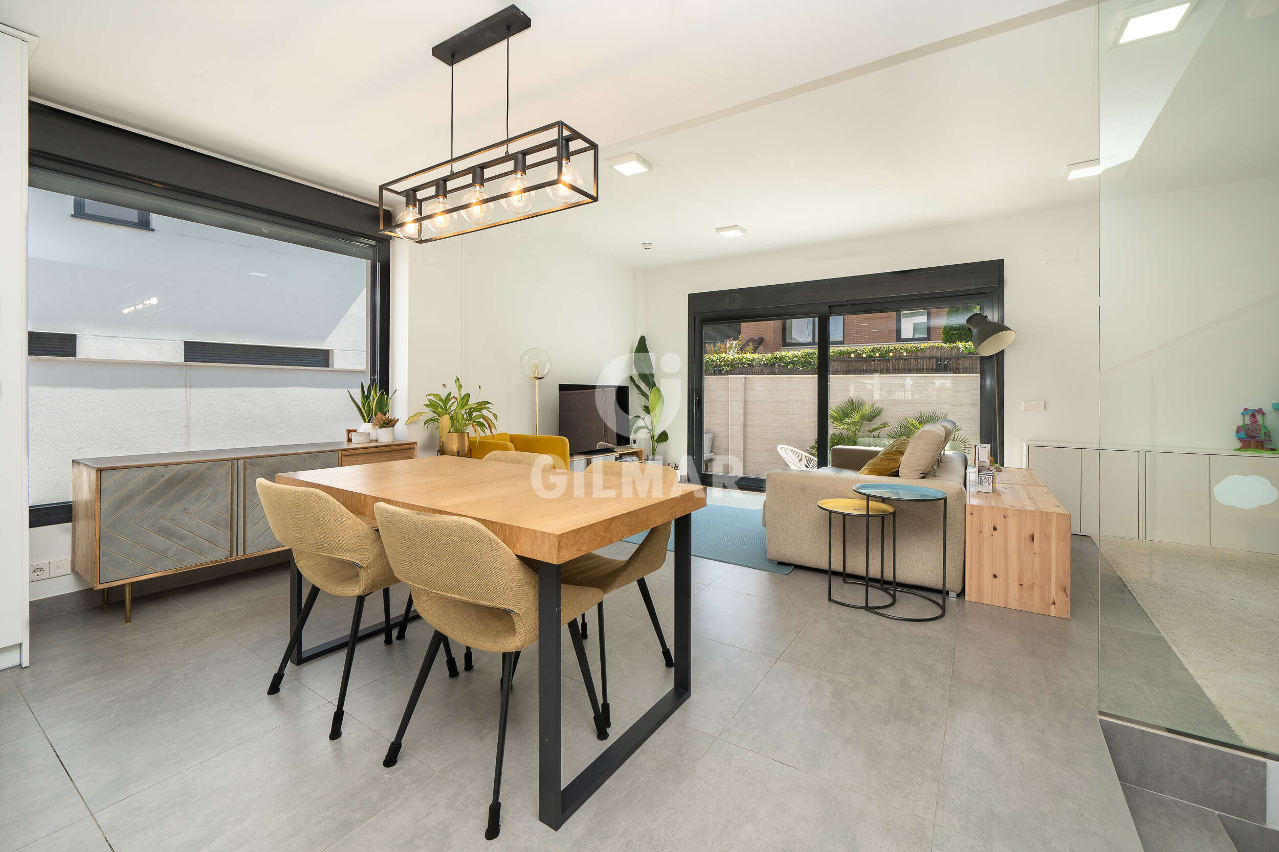 Photo of Semi-detached house