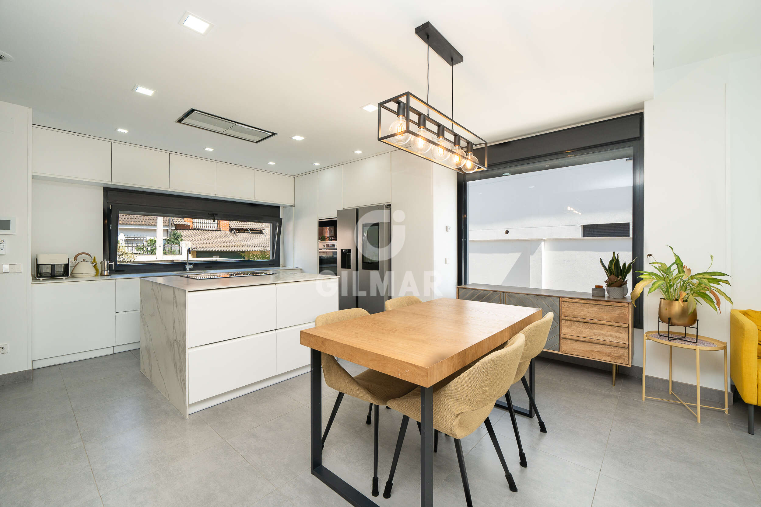 Photo of Semi-detached house