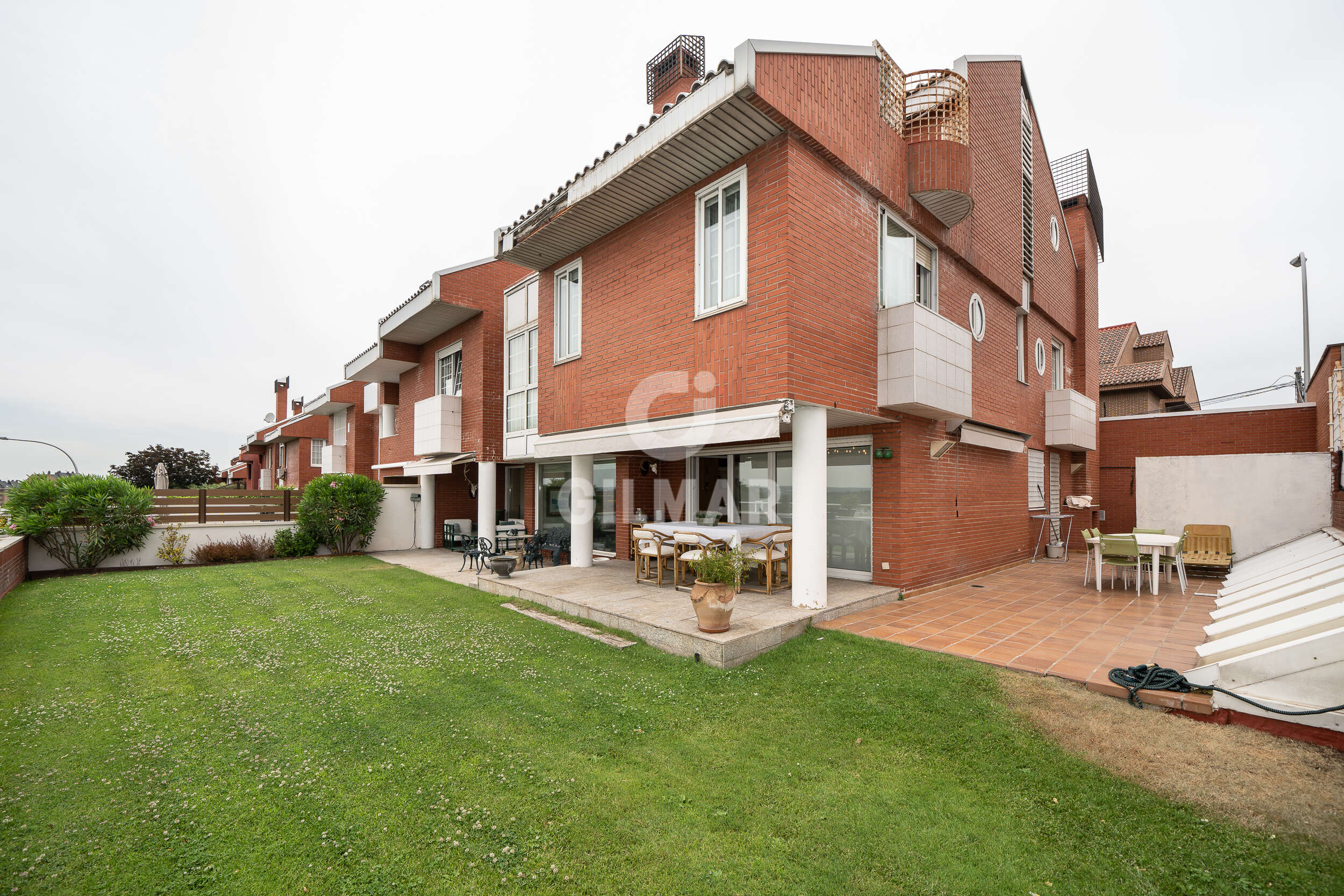 Photo of Semi-detached house