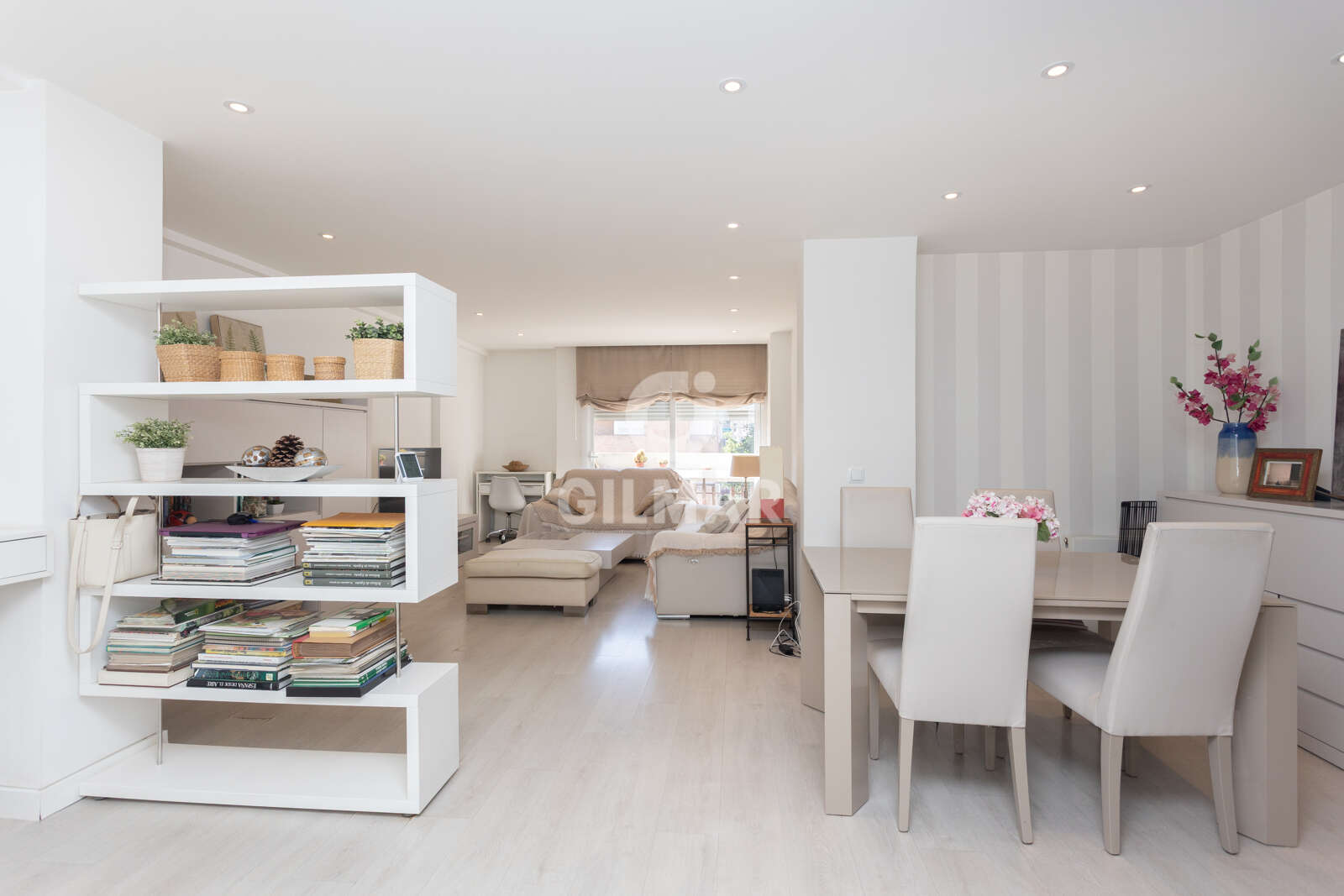 Property slider Gilmar