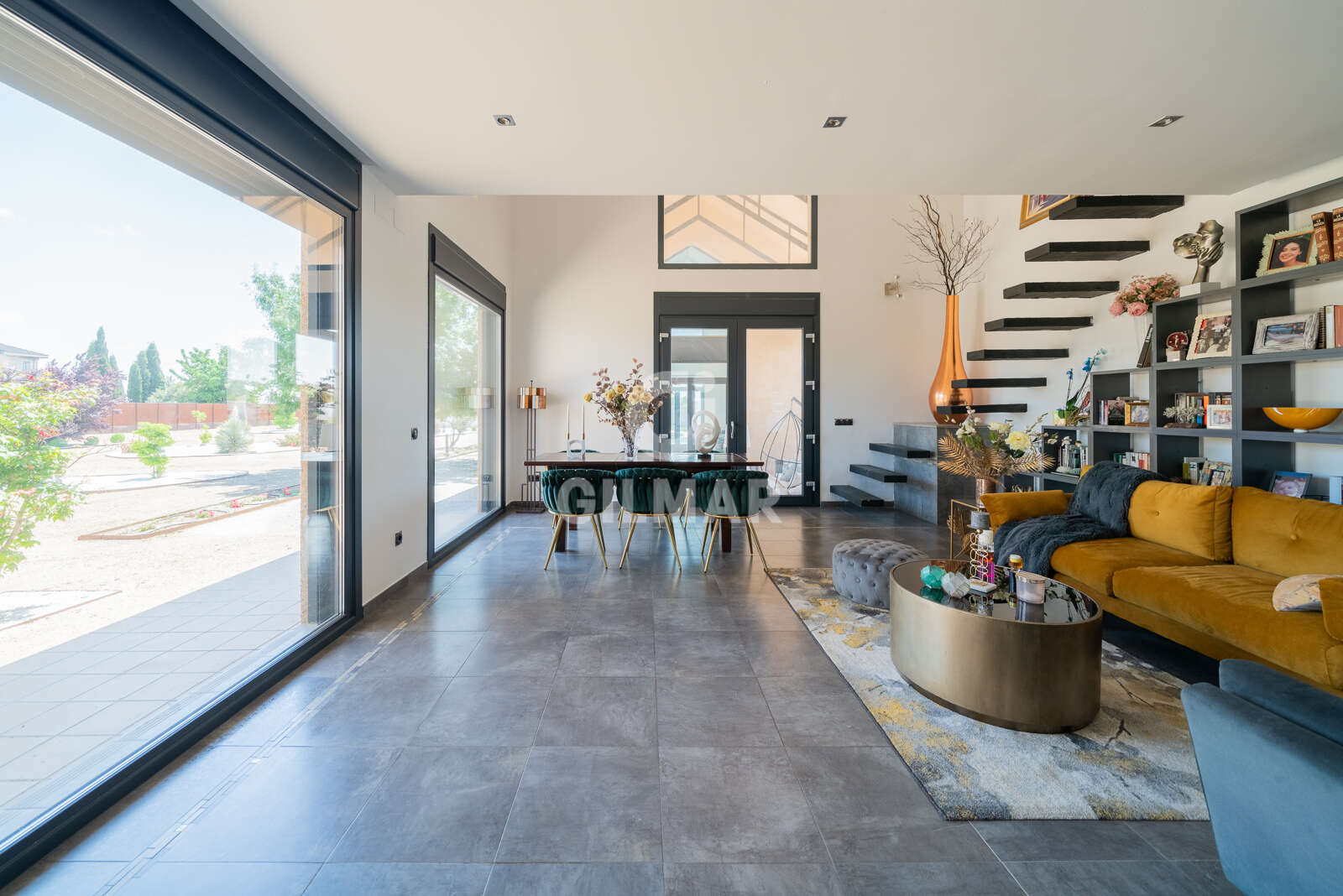 Property slider Gilmar