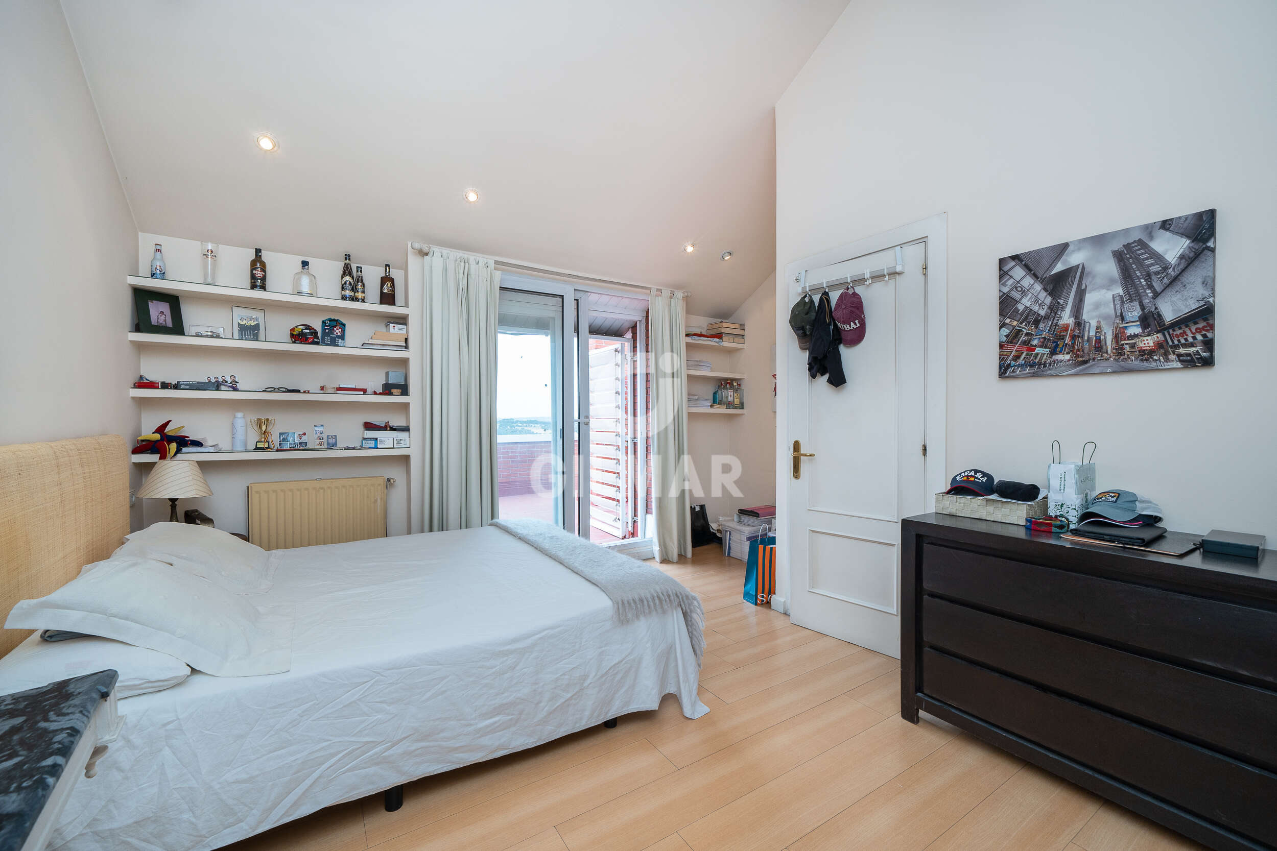 Photo of Semi-detached house