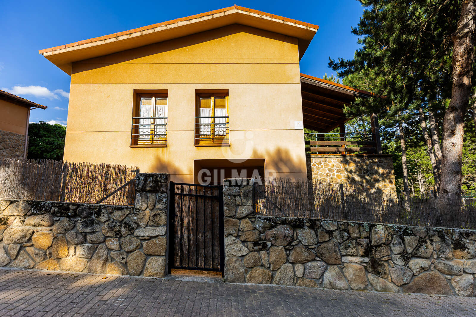 Property slider Gilmar