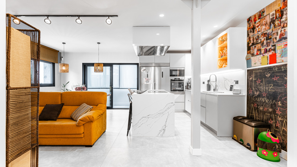 Elegant Renovated Home in Guadarrama with Common Areas image 1